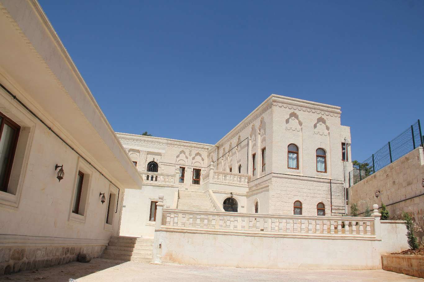 Midyat'taki tarihi konak restore edilerek Kur'an kursuna çevrildi Midyat'taki tarihi konak restore edilerek Kur'an kursuna çevrildi